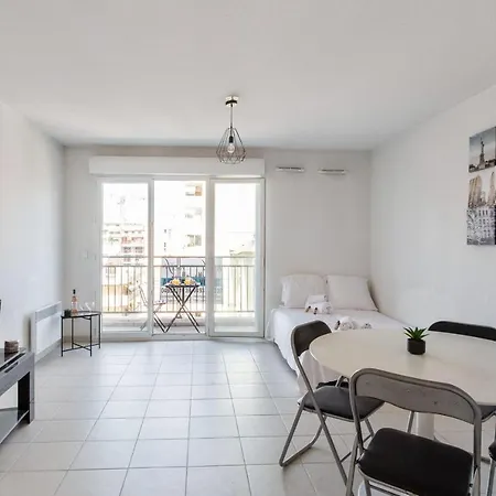 Charming Studio With Balcony And Beautiful Mountain View In - Welkeys * Ницца
